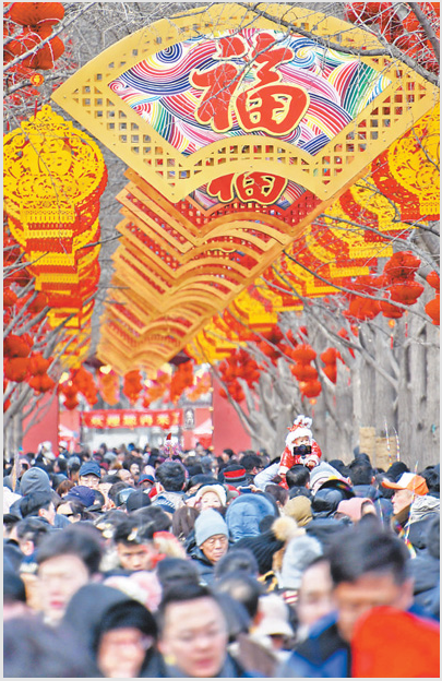 每经记者新春走基层 | “颜值经济”闹新春：年轻人在美妆集合店、年货市集里寻找“年味儿”