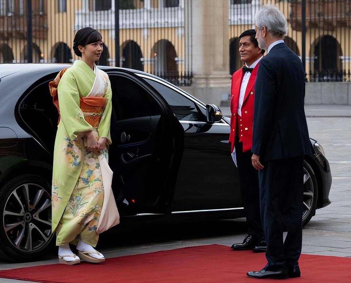 傅华会见秘鲁驻华大使巴拉雷索