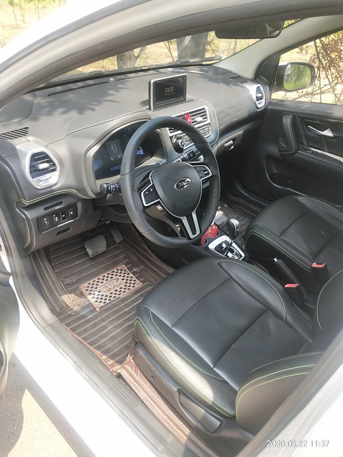 江苏：高速充电桩“焕新” 护航国庆绿色出行