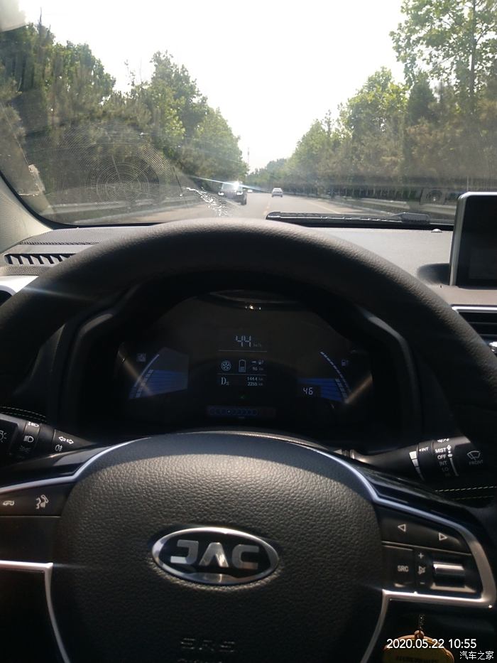 江苏：高速充电桩“焕新” 护航国庆绿色出行