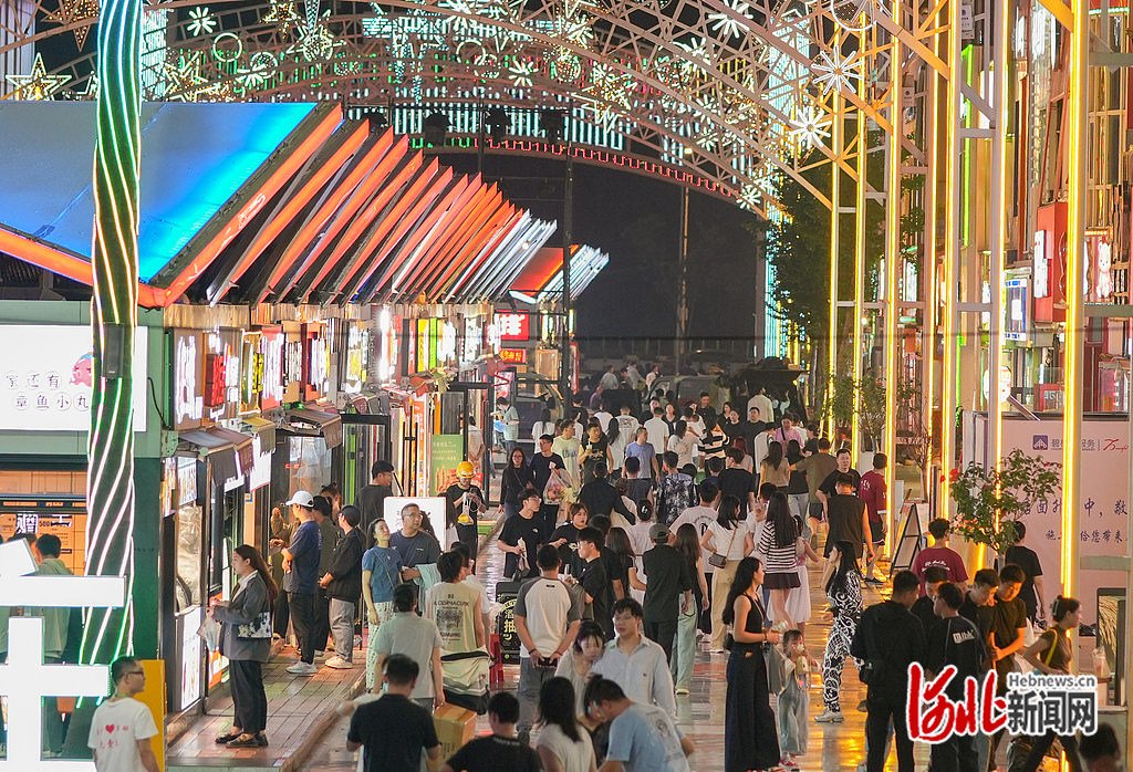 人气旺 业态新 活力足——国庆假期重庆消费市场掀热潮