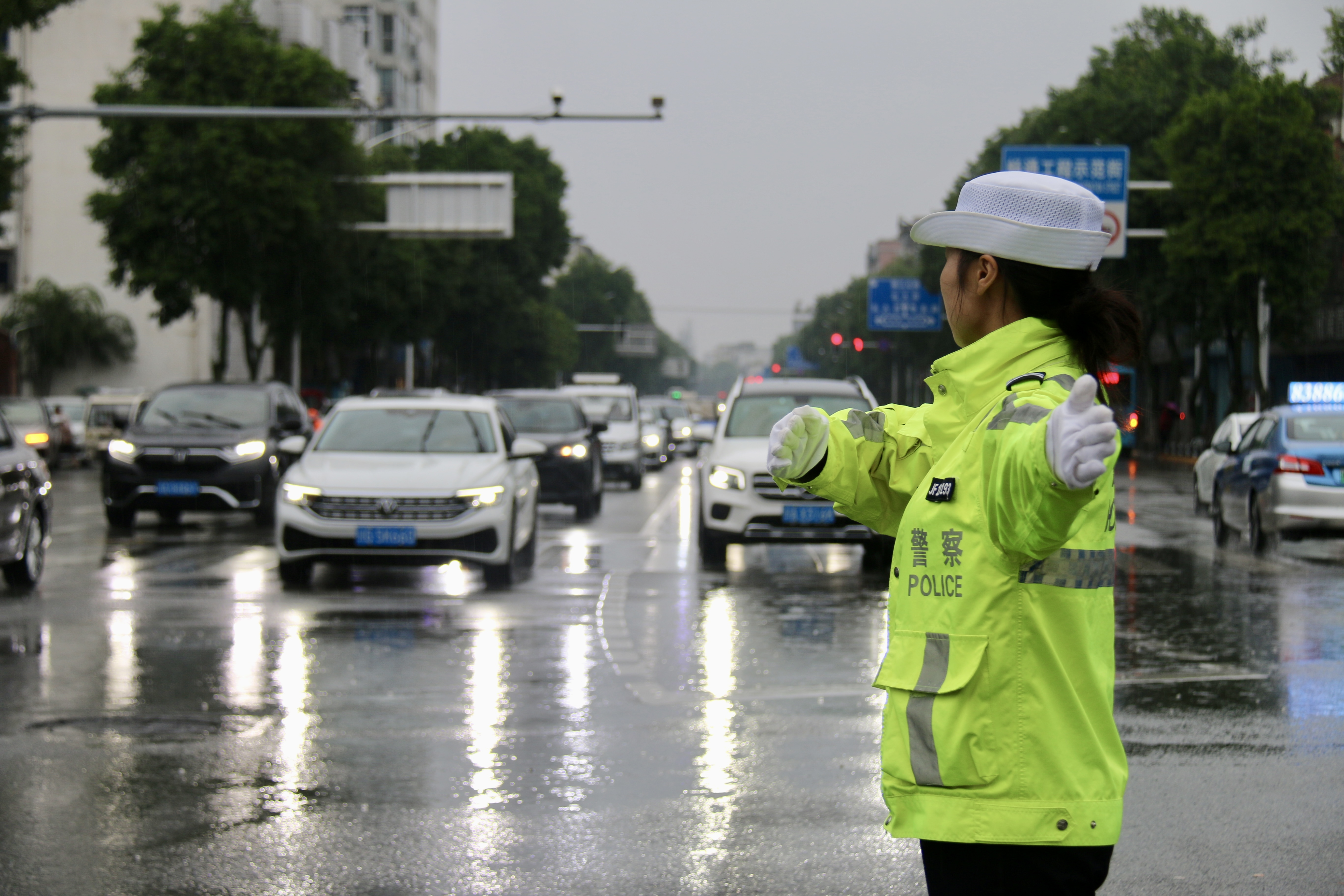 国庆假期第四天全国道路交通总体平稳