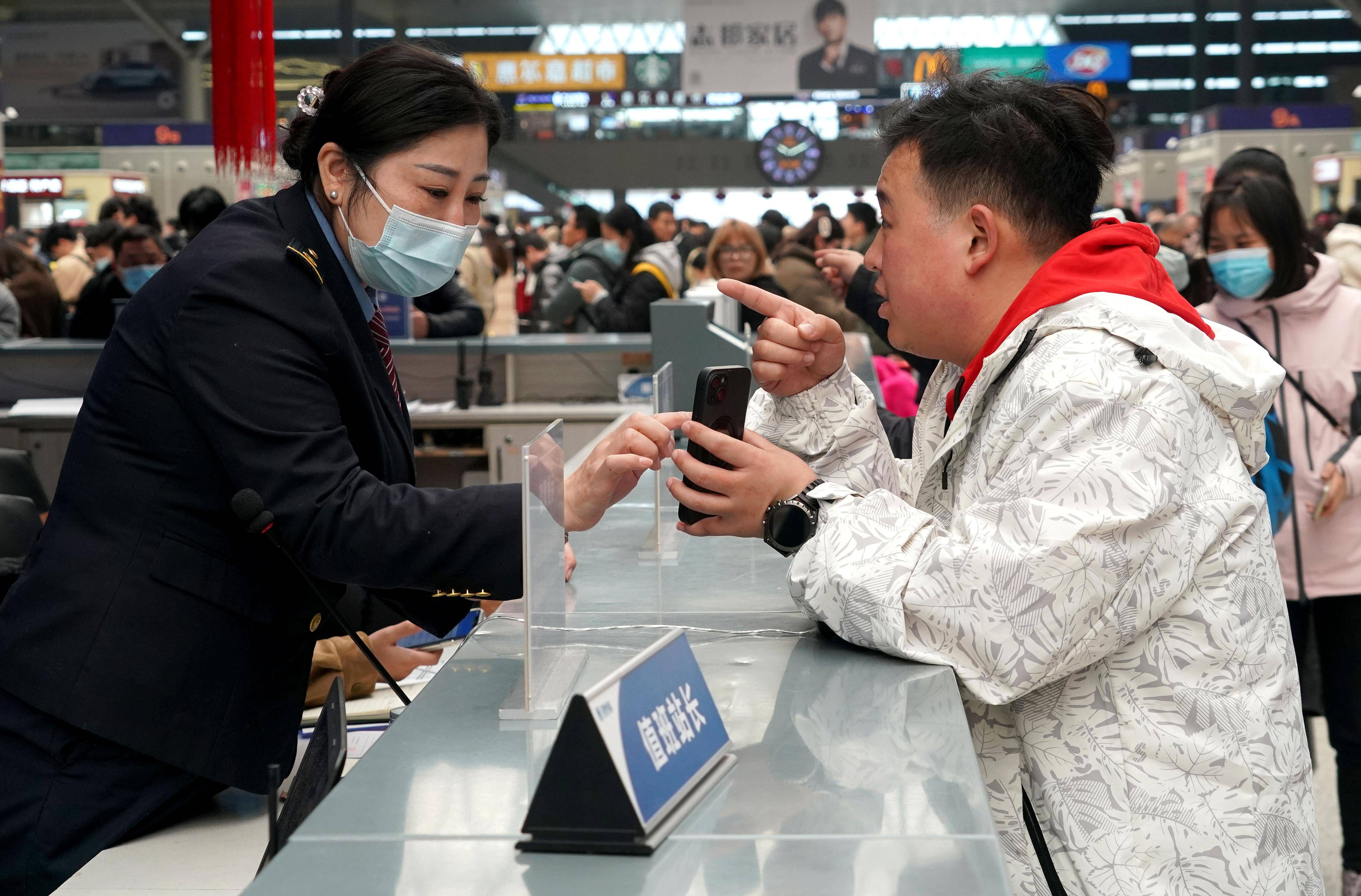 武铁迎来返程客流高峰
