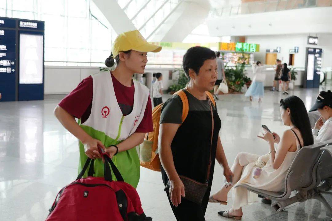 国庆假期首5日逾98万人次内地旅客访港 同比上升35%