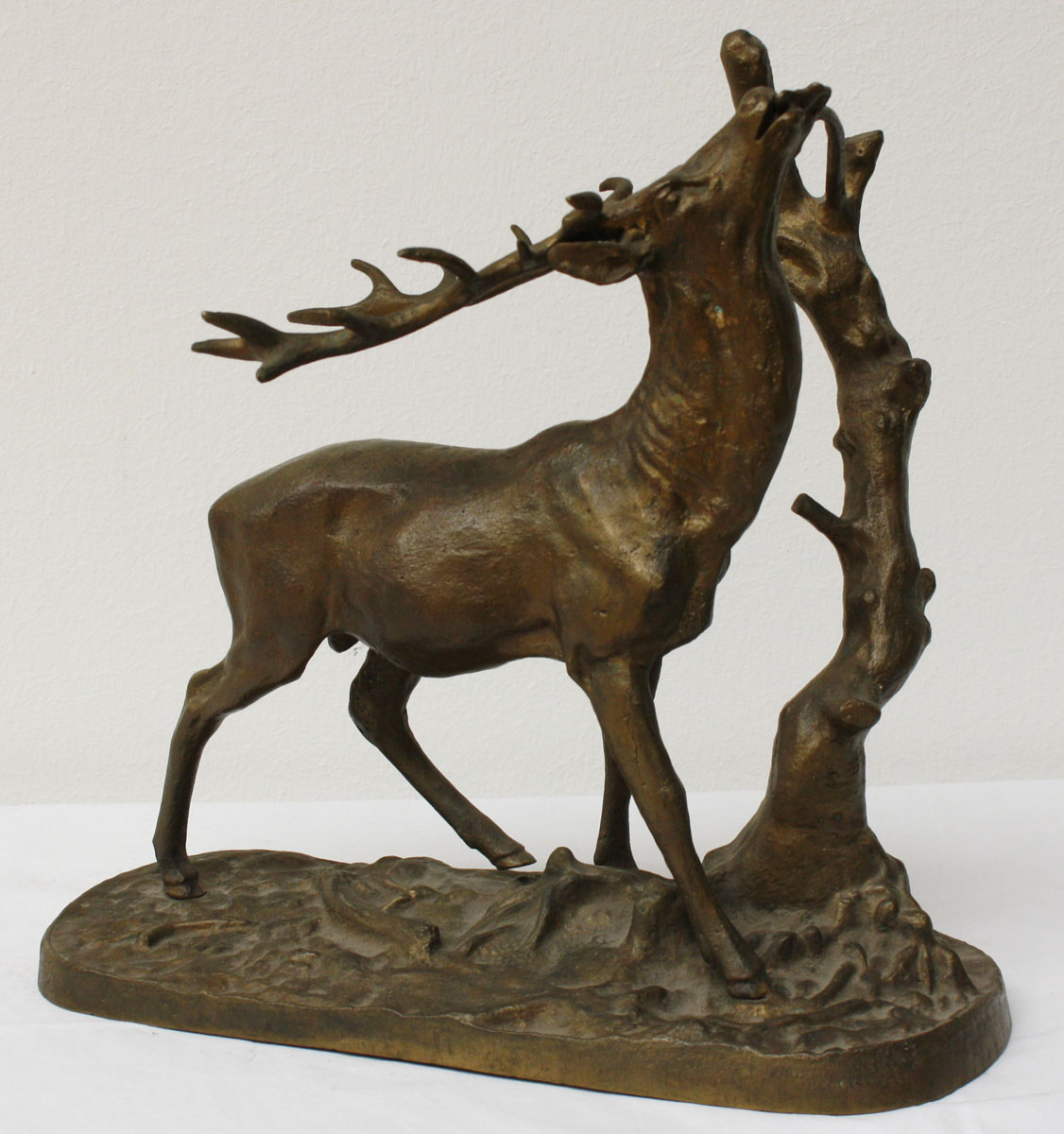 中远海控：预计前三季度净利润381.21亿元 同比增长72.72%