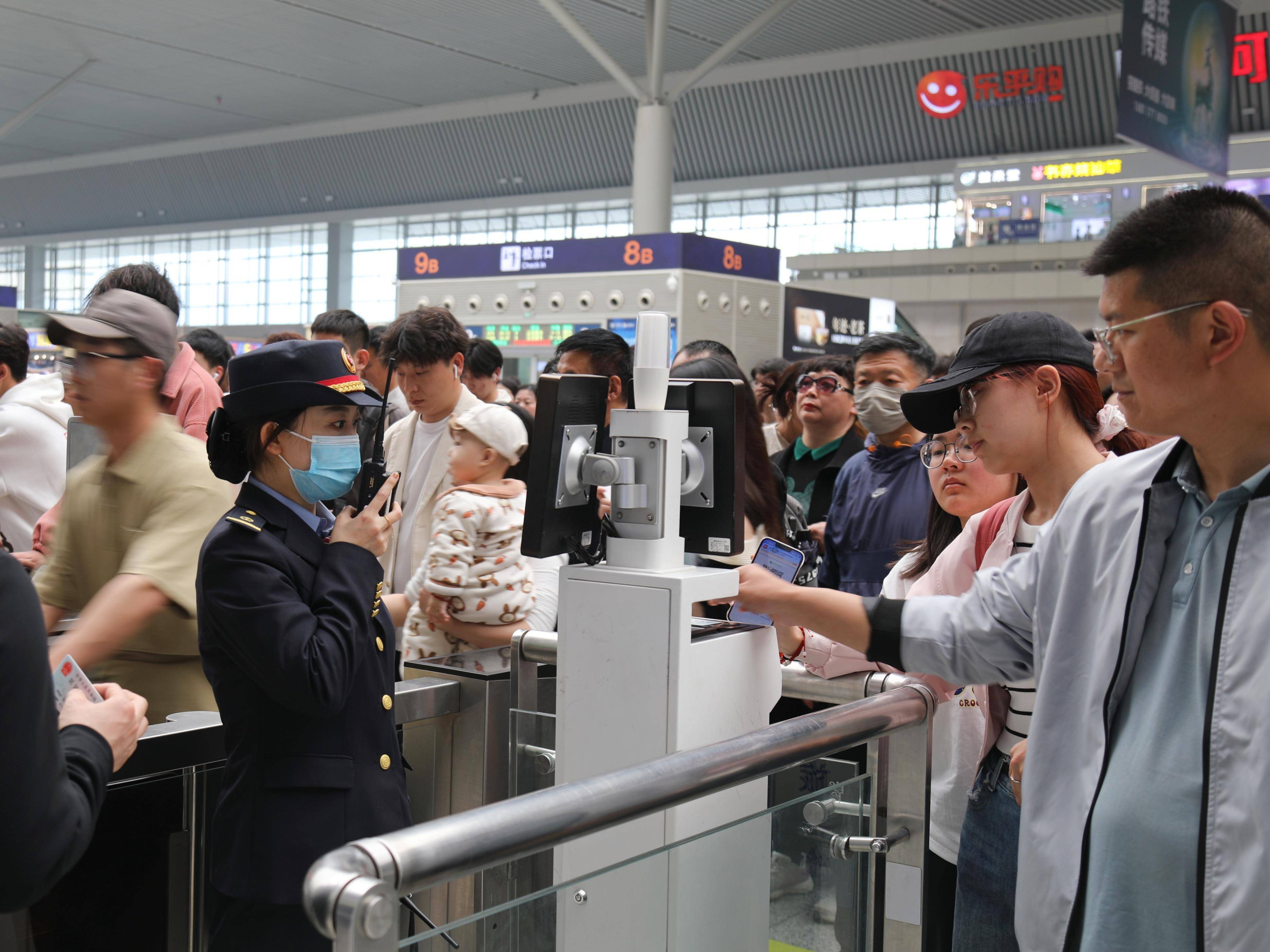 1.77亿人次，铁路国庆黄金周运输圆满收官