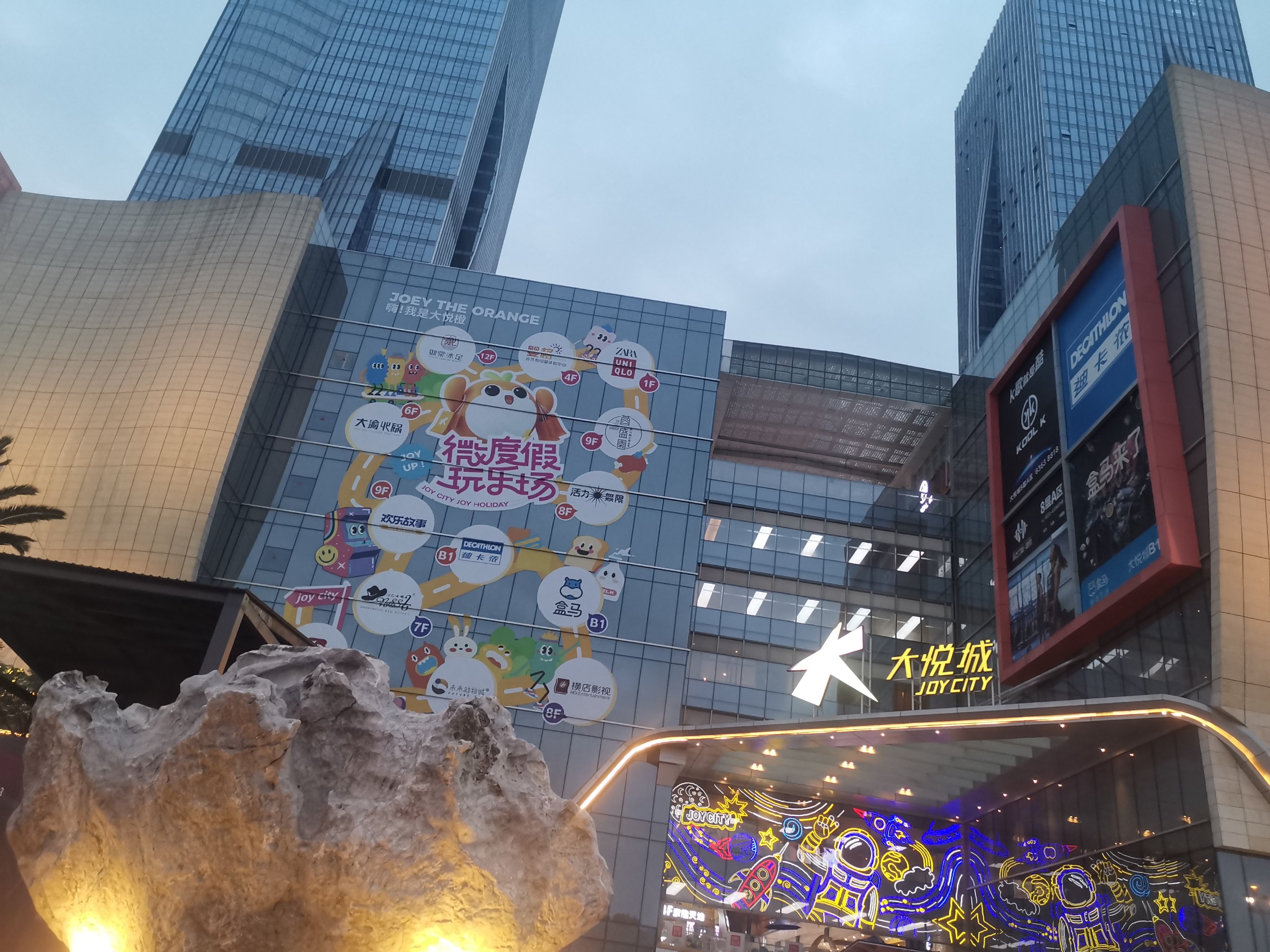 雪场陆续“开板” 冰雪经济热潮涌动