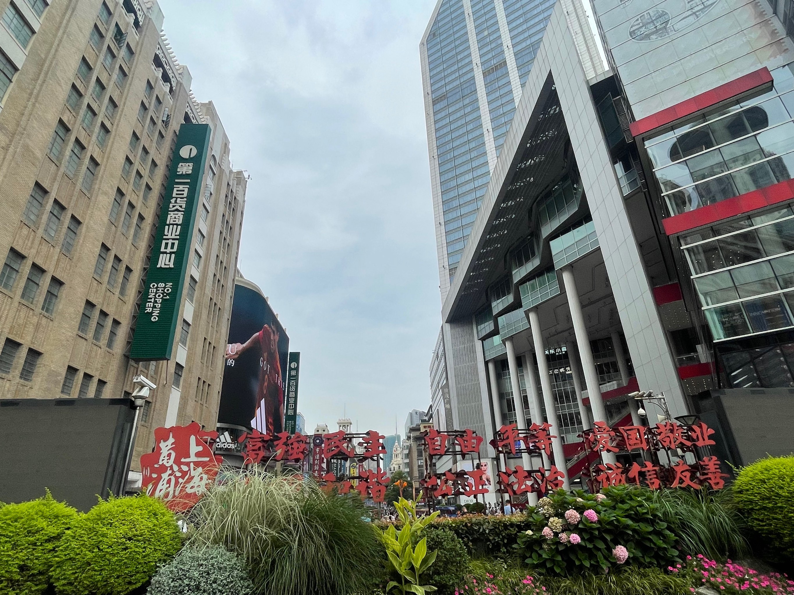 雪场陆续“开板” 冰雪经济热潮涌动