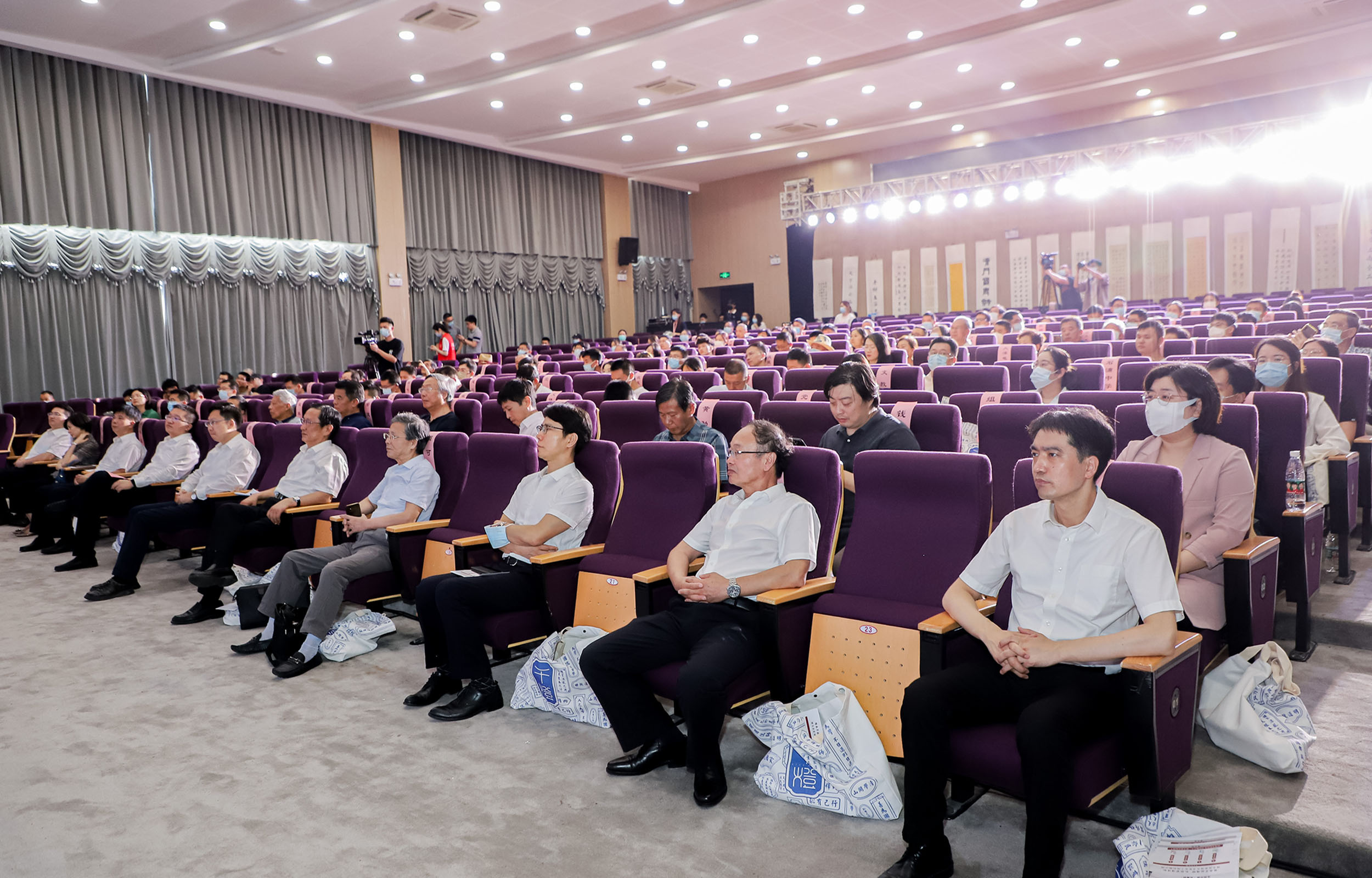 寄托家国情怀 弘扬共同价值——中国代表团解读春节申遗积极意义