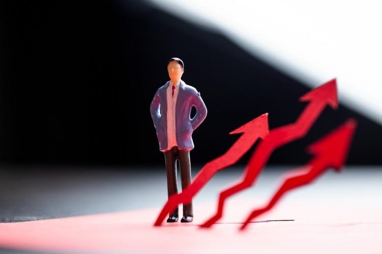 权重搭台 题材唱戏 沪指强势站上3400点